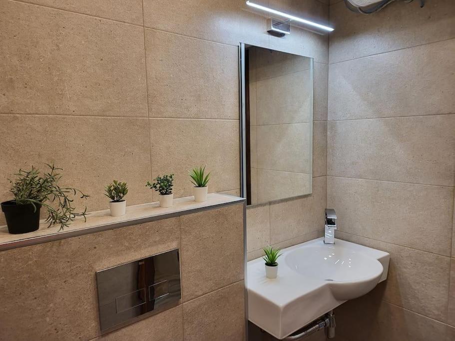 Stylish Apartment Near City Center Пловдив Экстерьер фото